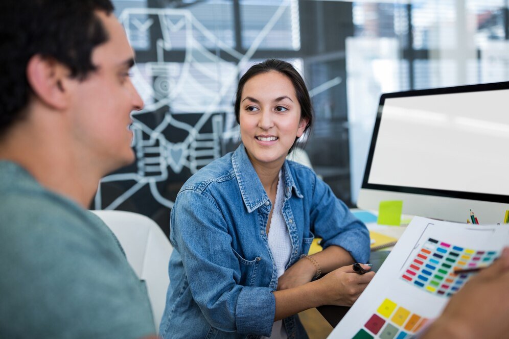 male-female-graphic-designers-interacting-with-each-other_1170-944